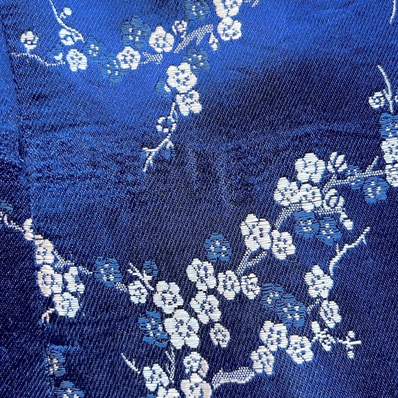 Vintage Silk blue and silver floral cheongsam dress with high neck ribbon button - Picture 9 of 10
